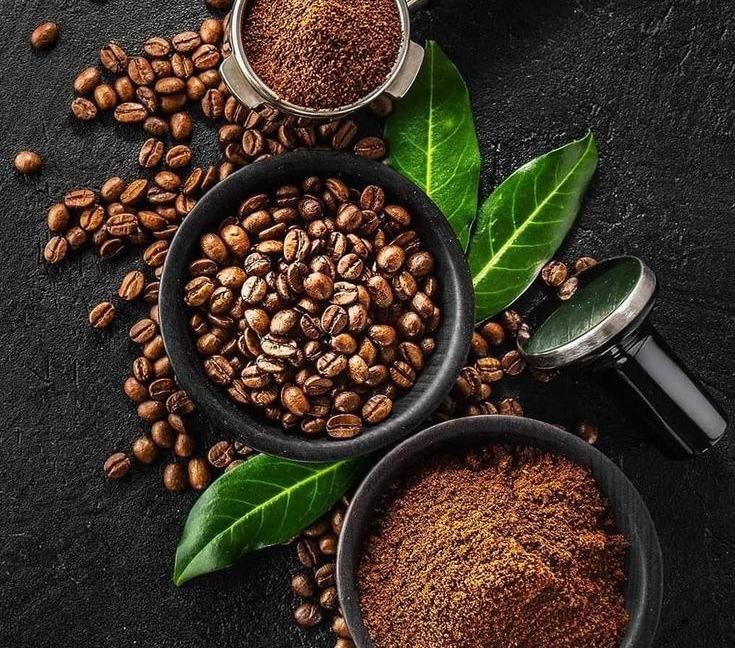 Roasted coffee beans and ground coffee